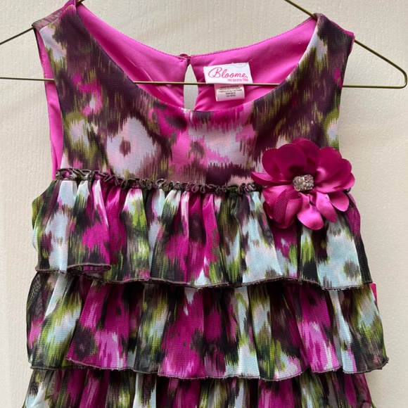 Beautiful flower print dress!  NEW - Picture 3 of 6